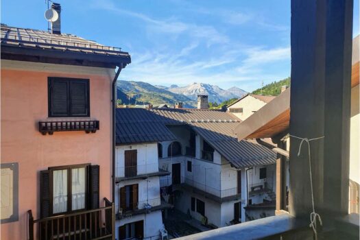 Gradevole bilocale in centro a Cesana