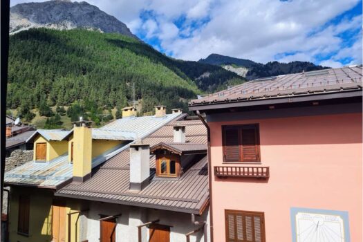 Gradevole bilocale in centro a Cesana